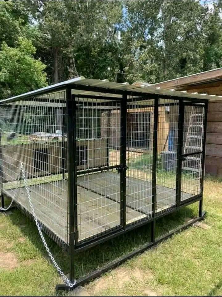 Small 2-Bay Dog Kennel with Barrel Dog Houses