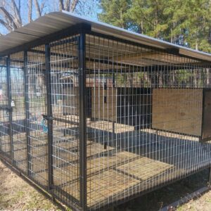 Standard Three-Bay Dog Kennel with Insulated Wooden Dog Houses
